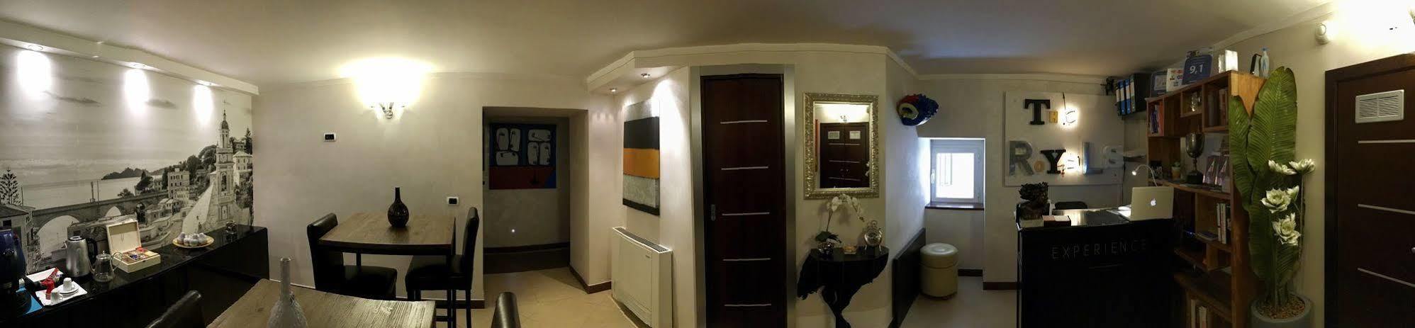 The Royals Experience Bed & Breakfast Naples Exterior photo